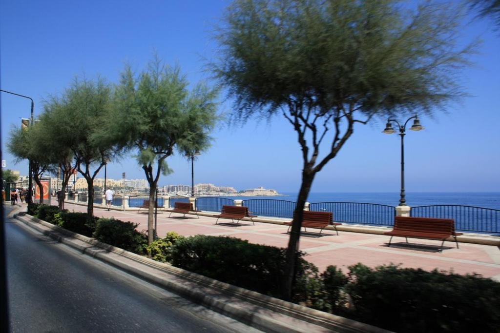 Appartement Deluxe Steps To St George's Bay *