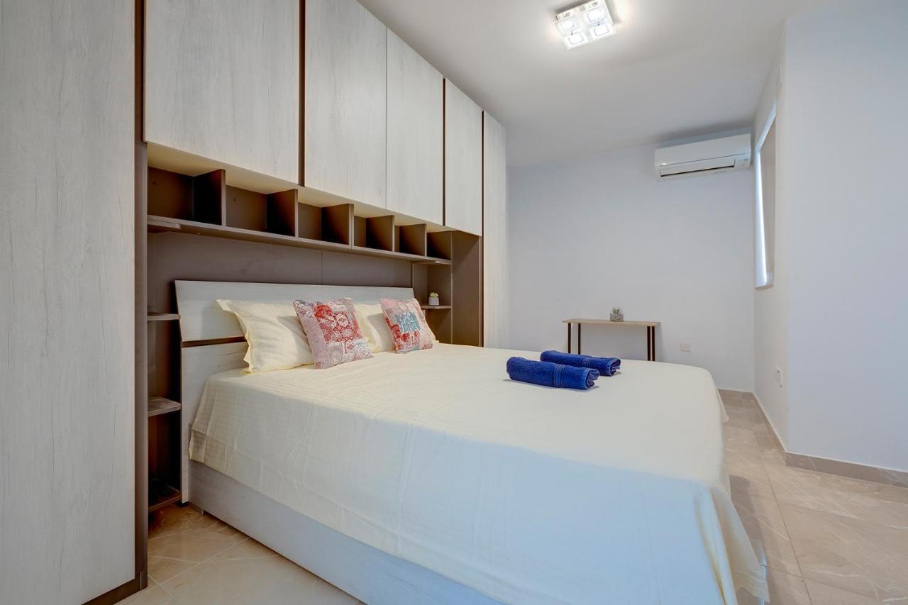 Appartement Deluxe Steps To St George's Bay *