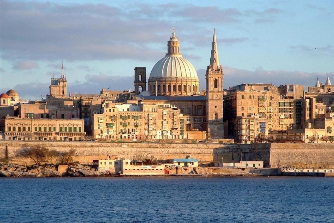 Deluxe Steps To St George's Bay *