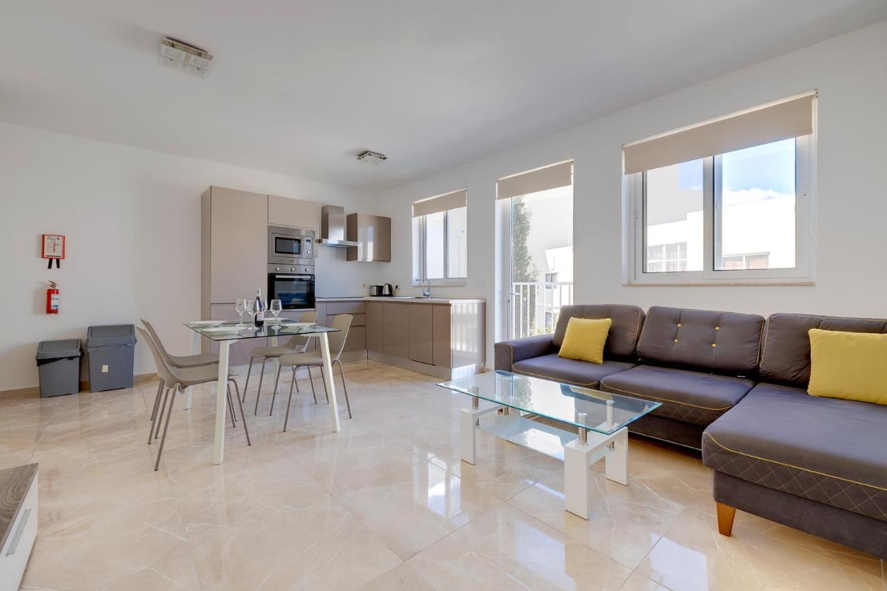 Deluxe Steps To St George's Bay *