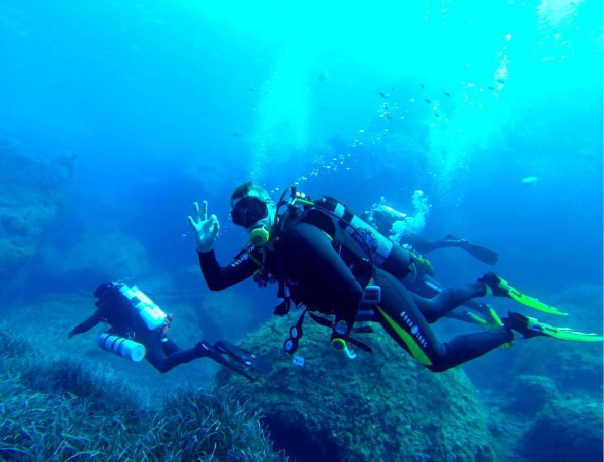 Deluxe Steps To St George's Bay 公寓 *